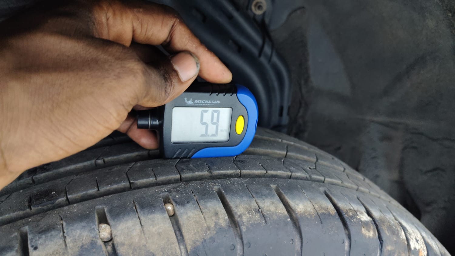 Used 2021 Renault Kiger RXZ Turbo CVT Dual Tone Petrol Automatic tyres RIGHT REAR TYRE TREAD VIEW