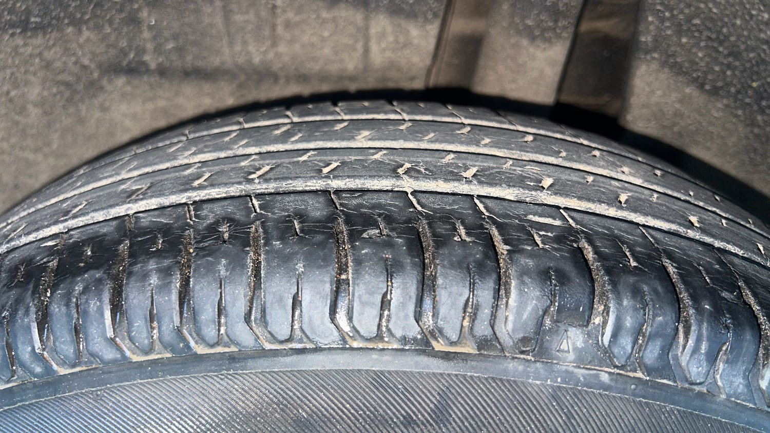 Used 2017 Maruti Suzuki Dzire VXi AMT Petrol Automatic tyres LEFT REAR TYRE TREAD VIEW