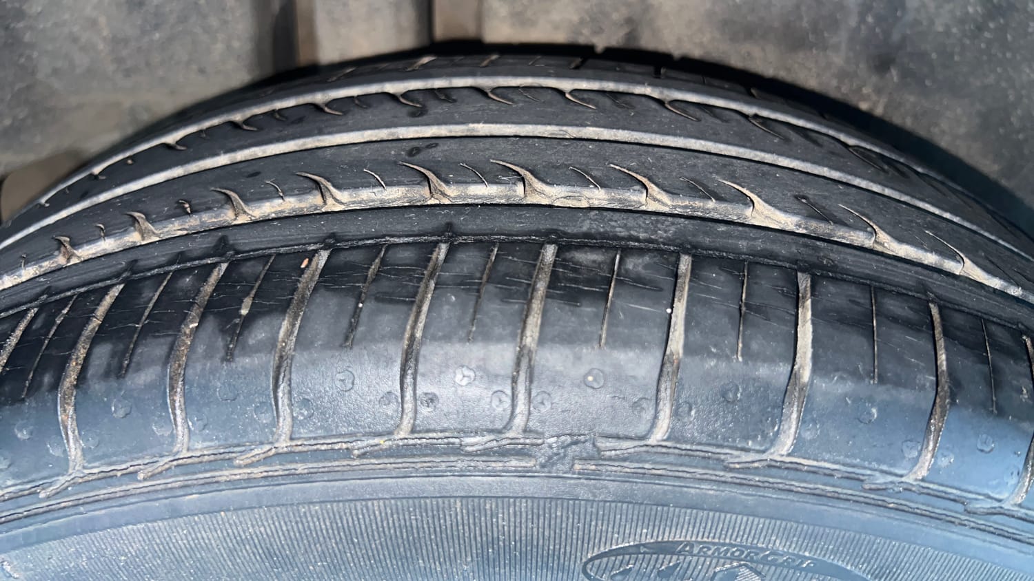Used 2017 Maruti Suzuki Ciaz ZDi SHVS Diesel Manual tyres RIGHT REAR TYRE TREAD VIEW
