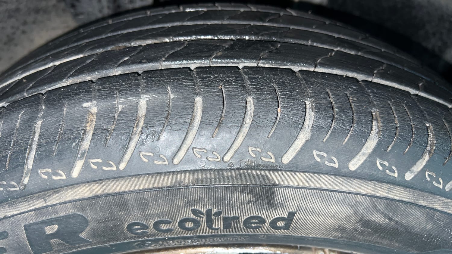 Used 2021 Nissan Magnite XE Petrol Manual tyres RIGHT FRONT TYRE TREAD VIEW