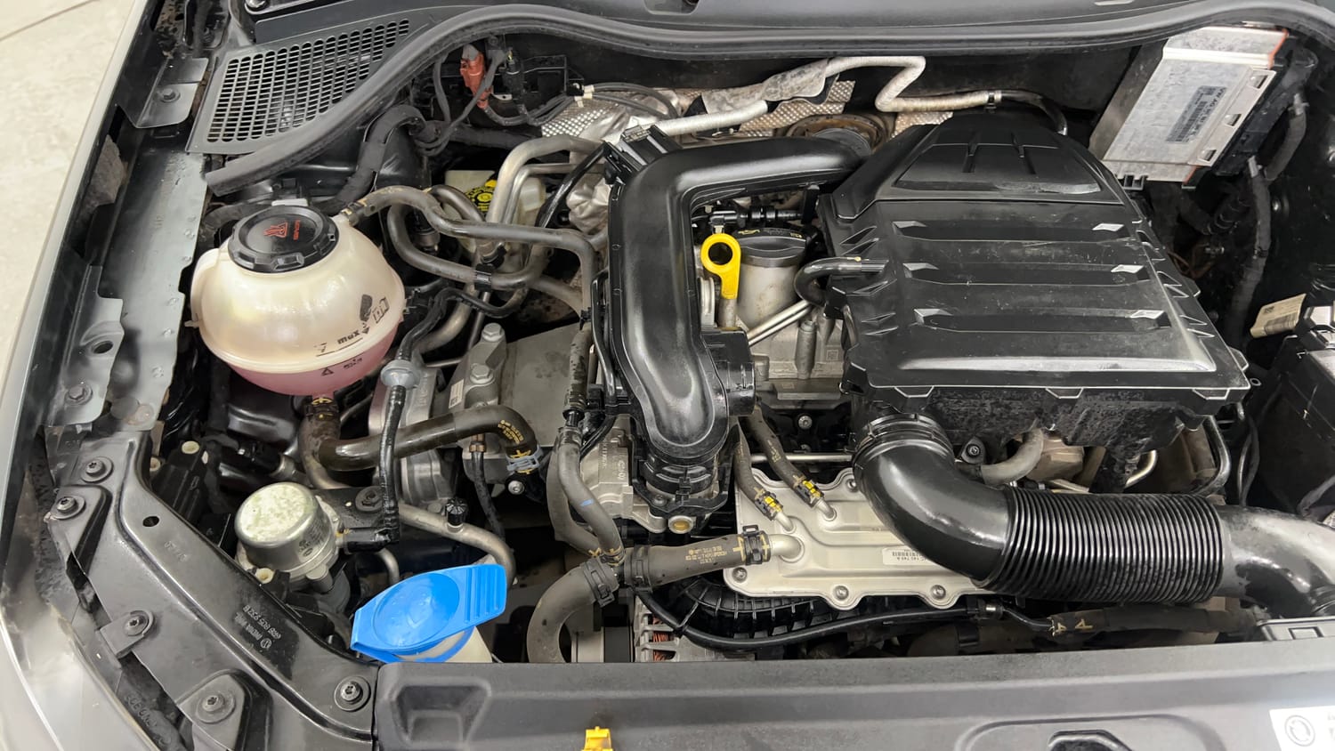 Used 2020 Volkswagen Polo Highline Plus 1.0L TSI Petrol Manual engine ENGINE RIGHT SIDE VIEW