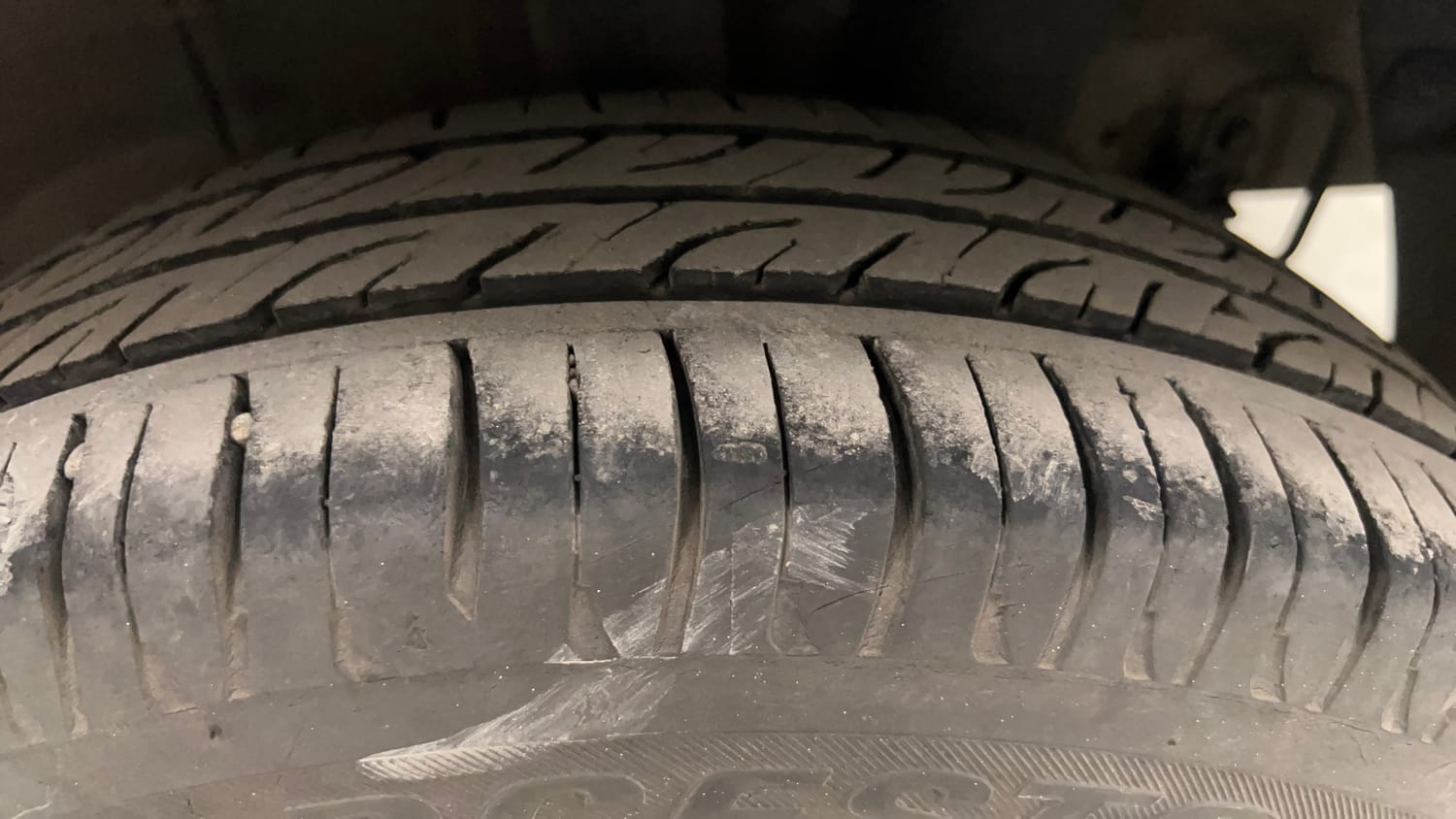 Used 2019 Hyundai Grand i10 Sportz AT 1.2 Kappa VTVT Petrol Automatic tyres LEFT REAR TYRE TREAD VIEW