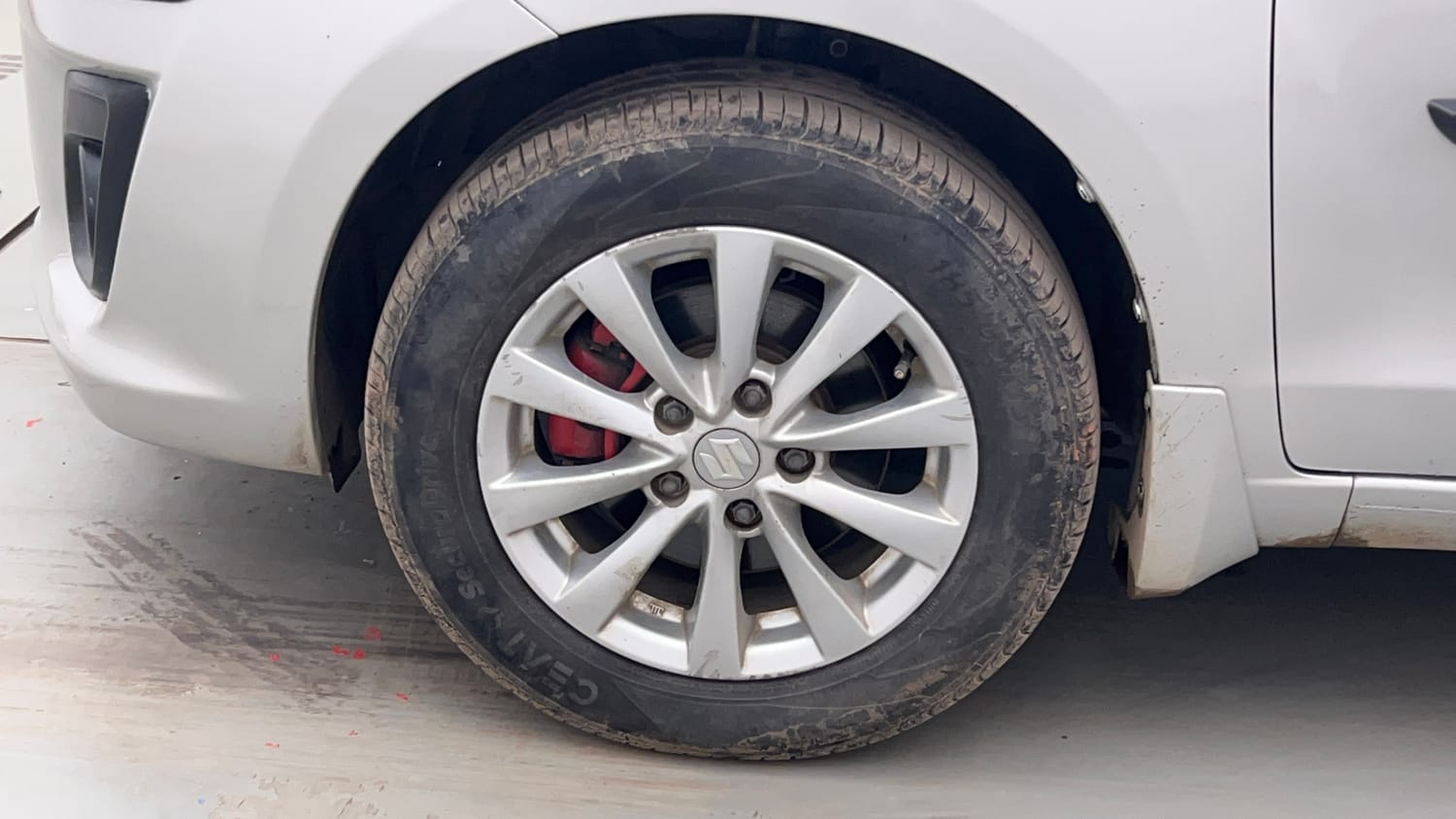 Used 2014 Maruti Suzuki Ertiga ZXi Petrol Manual tyres LEFT FRONT TYRE RIM VIEW