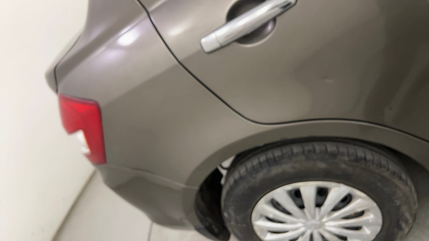Used 2015 Maruti Suzuki Swift Dzire VXI Petrol Manual dents MINOR SCRATCH