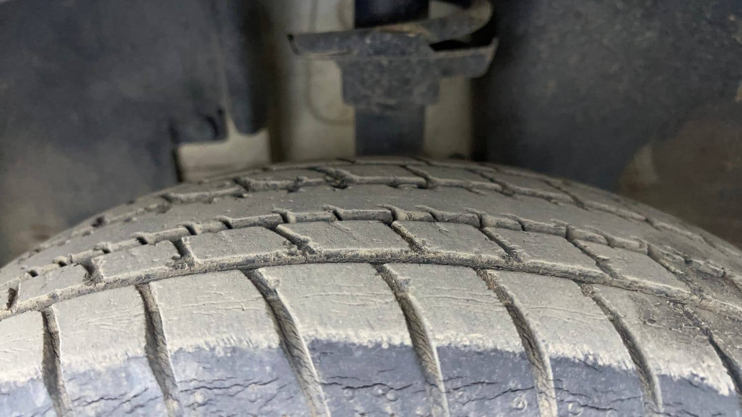 Used 2022 Renault Kwid RXT 1.0 Petrol Manual tyres LEFT FRONT TYRE TREAD VIEW