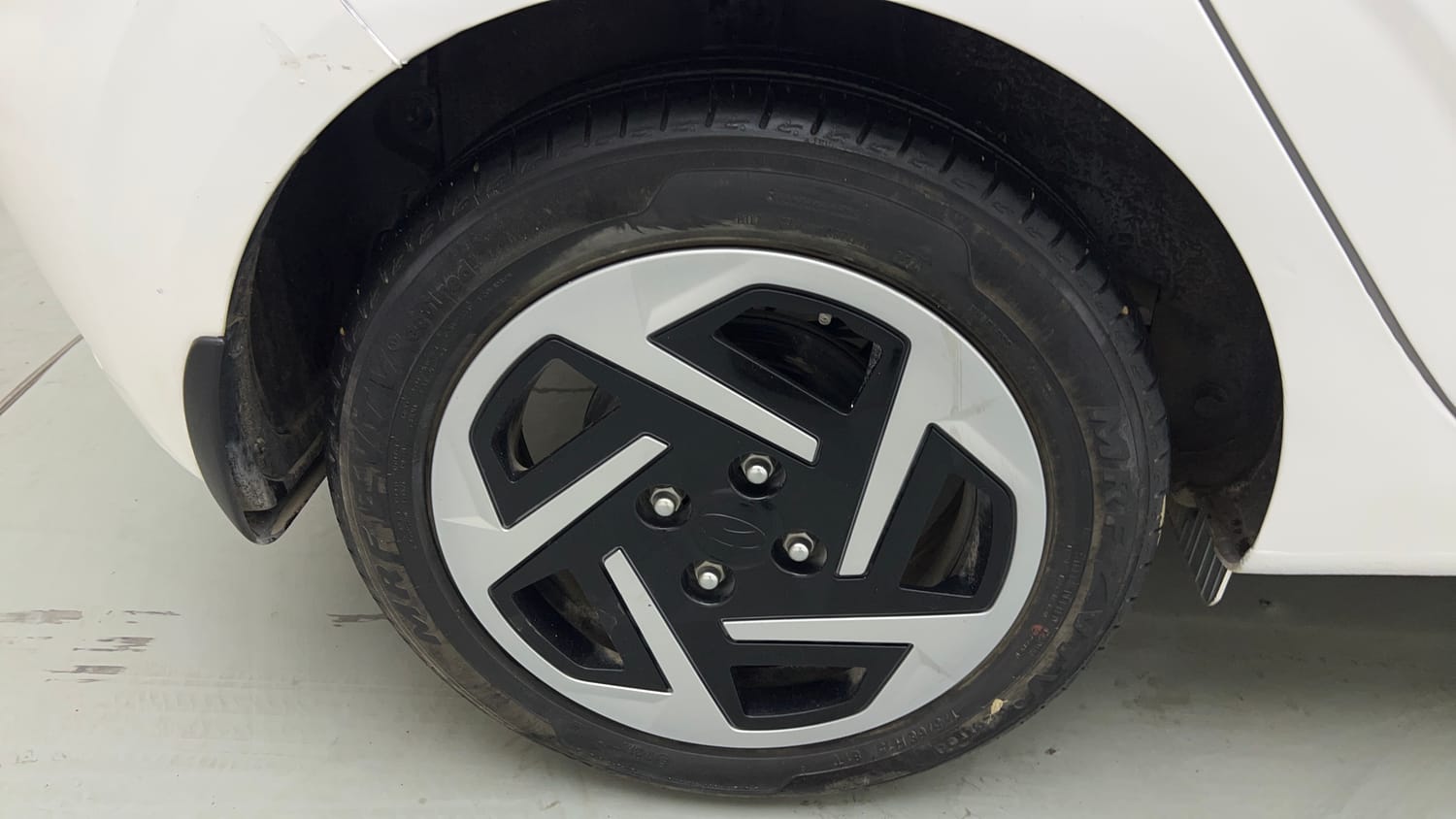 Used 2025 Hyundai Grand i10 Nios Sportz 1.2 Kappa VTVT Petrol Manual tyres RIGHT REAR TYRE RIM VIEW