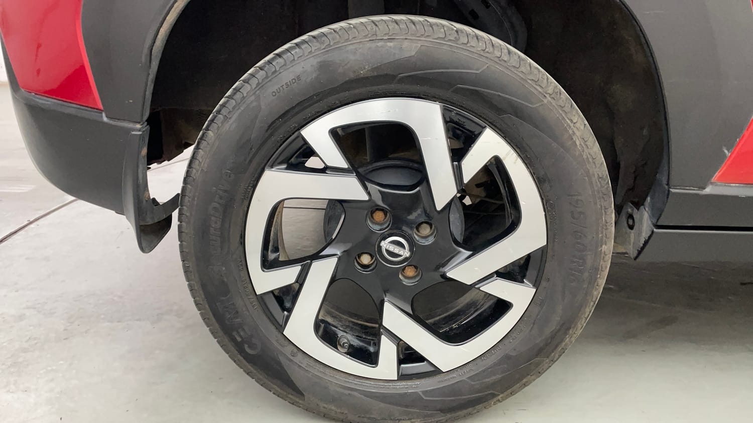 Used 2023 Nissan Magnite XV Petrol Manual tyres RIGHT REAR TYRE RIM VIEW