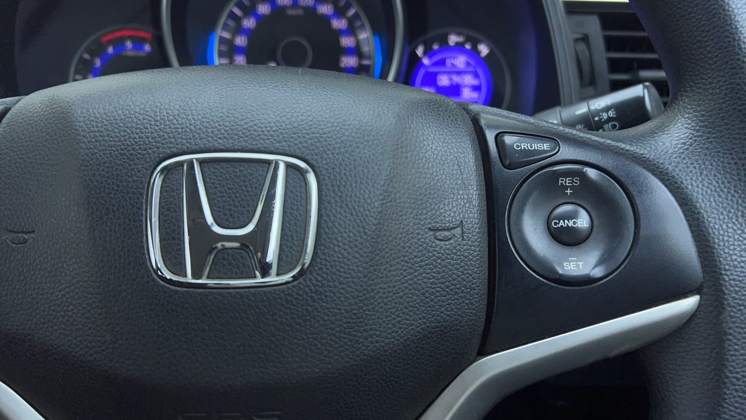 Used 2018 Honda WR-V VX MT Diesel Diesel Manual top_features Cruise control
