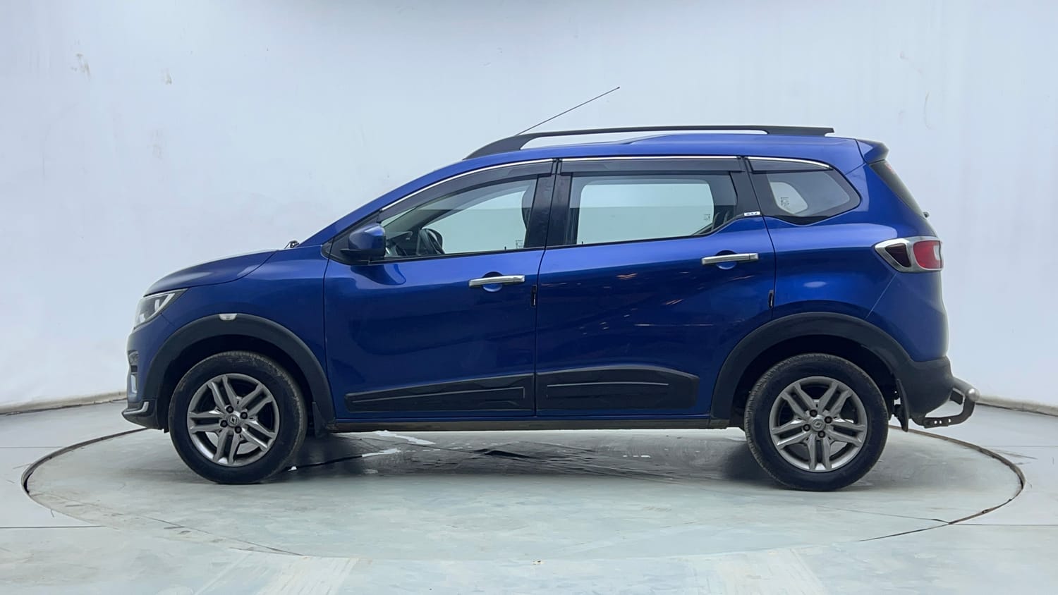 Used 2020 Renault Triber RXZ Petrol Manual exterior LEFT SIDE VIEW