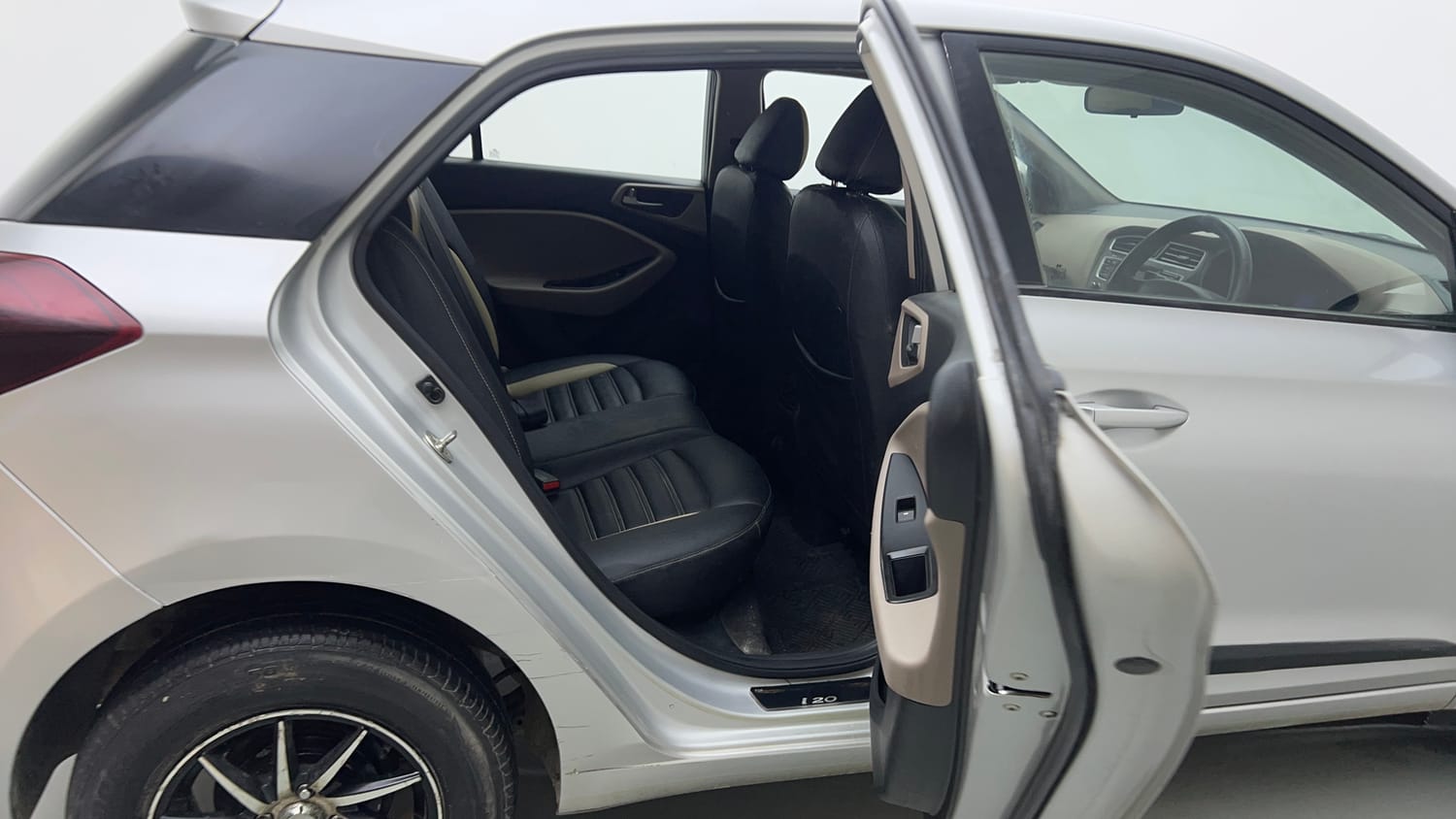 Used 2018 Hyundai Elite i20 Sportz 1.2 Petrol Manual interior RIGHT SIDE REAR DOOR CABIN VIEW