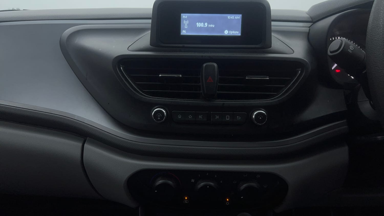 Used 2020 Tata Altroz XM Petrol Petrol Manual top_features Integrated (in-dash) music system