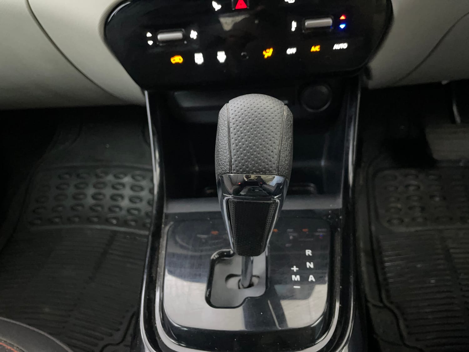 Used 2025 Tata Altroz Pure S Petrol 5AMT Petrol Automatic interior GEAR  KNOB VIEW