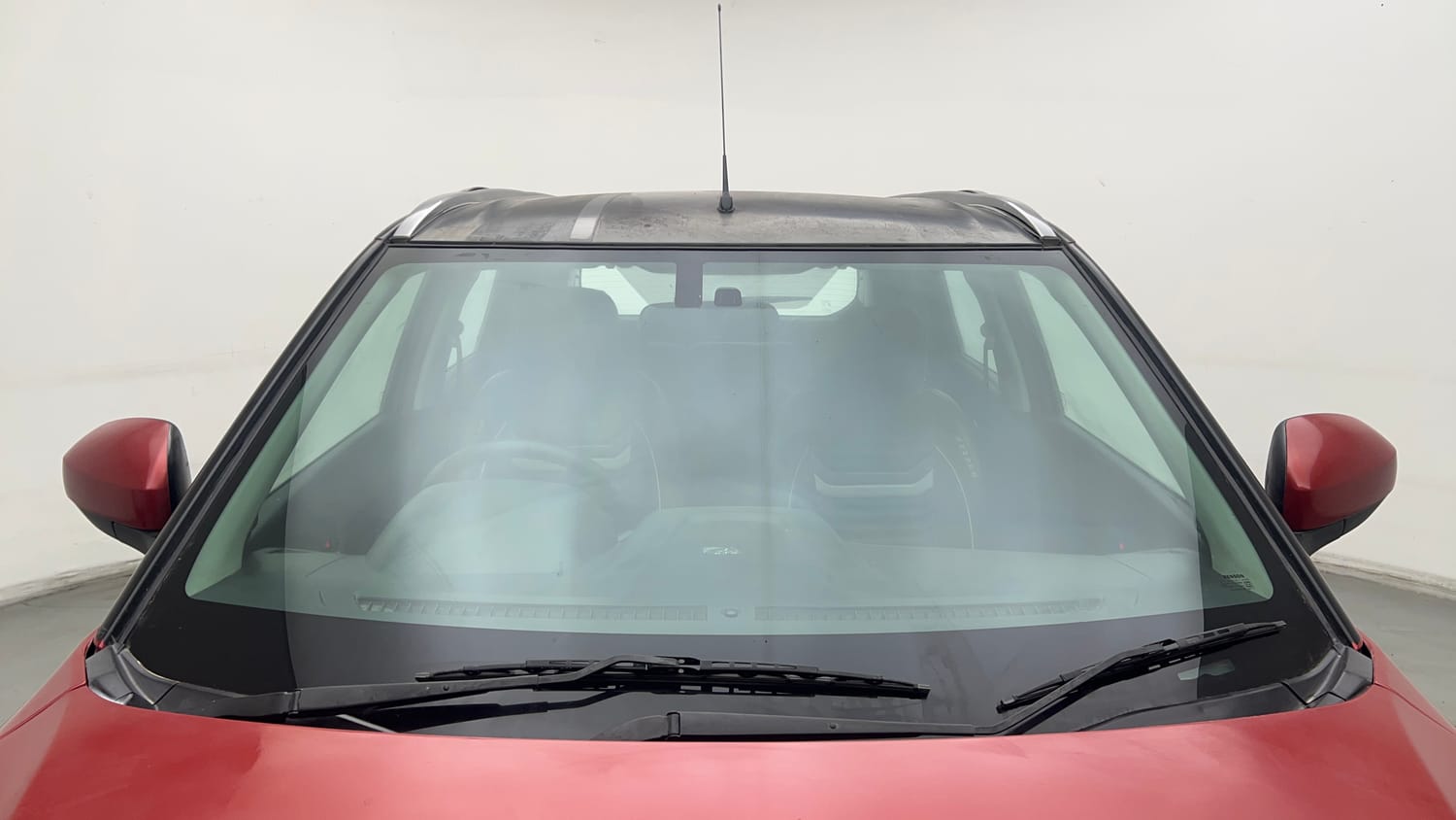 Used 2018 Maruti Suzuki Vitara Brezza [2016-2020] VDi Diesel Manual exterior FRONT WINDSHIELD VIEW