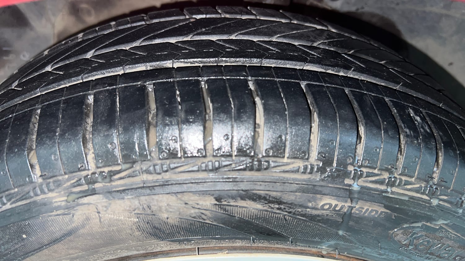 Used 2015 Ford Figo Aspire Trend 1.2 Ti-VCT Petrol Manual tyres LEFT FRONT TYRE TREAD VIEW
