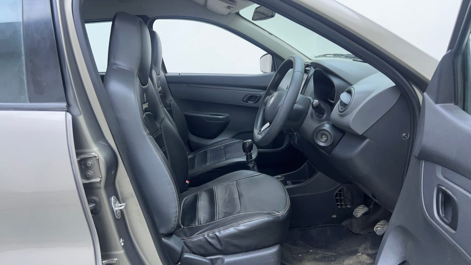 Used 2017 Renault Kwid 1.0 RXT Petrol Manual interior RIGHT SIDE FRONT DOOR CABIN VIEW