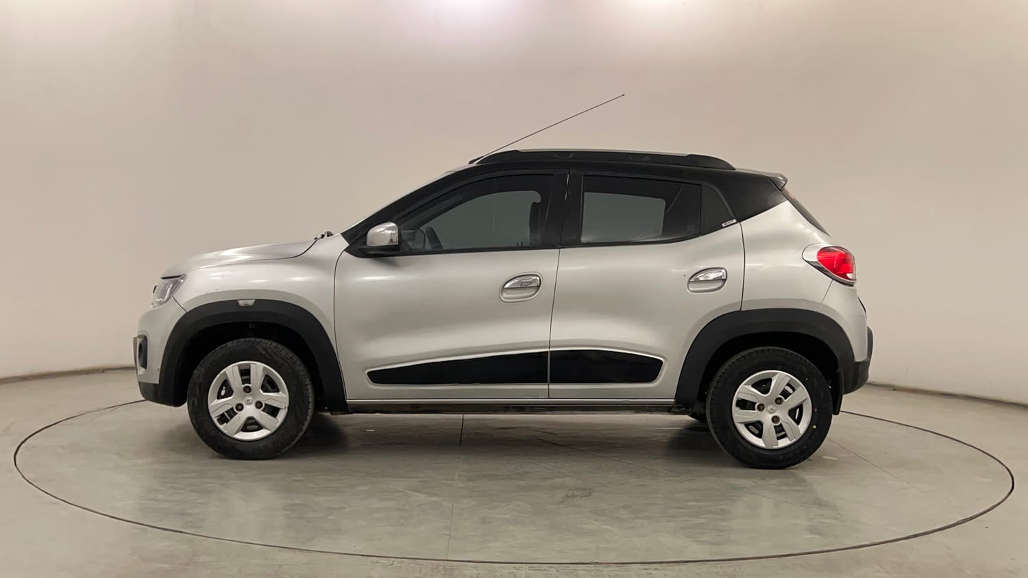 Used 2016 Renault Kwid RXT Opt Petrol Manual exterior LEFT SIDE VIEW