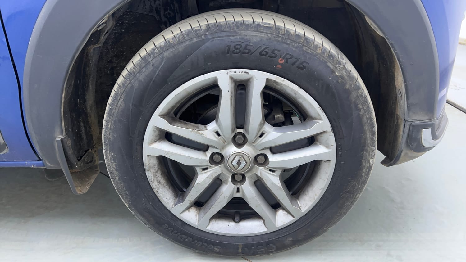 Used 2020 Renault Triber RXZ Petrol Manual tyres RIGHT FRONT TYRE RIM VIEW
