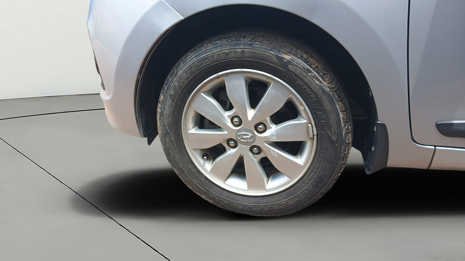 Used 2015 Hyundai Xcent S 1.2 (O) Petrol Manual tyres LEFT FRONT TYRE RIM VIEW