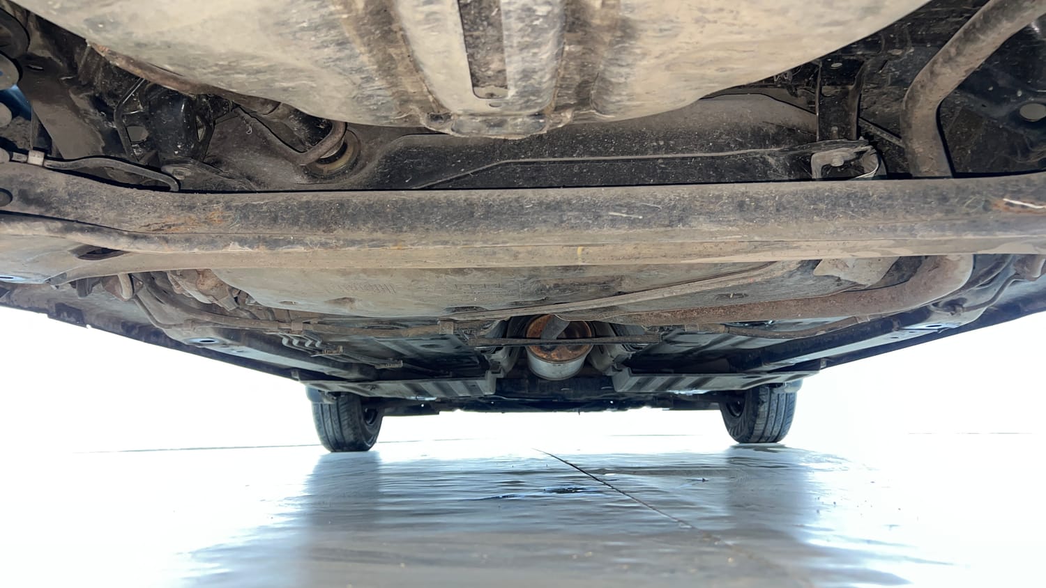 Used 2022 Maruti Suzuki Swift VXi Petrol Manual extra REAR UNDERBODY VIEW (TAKEN FROM REAR)