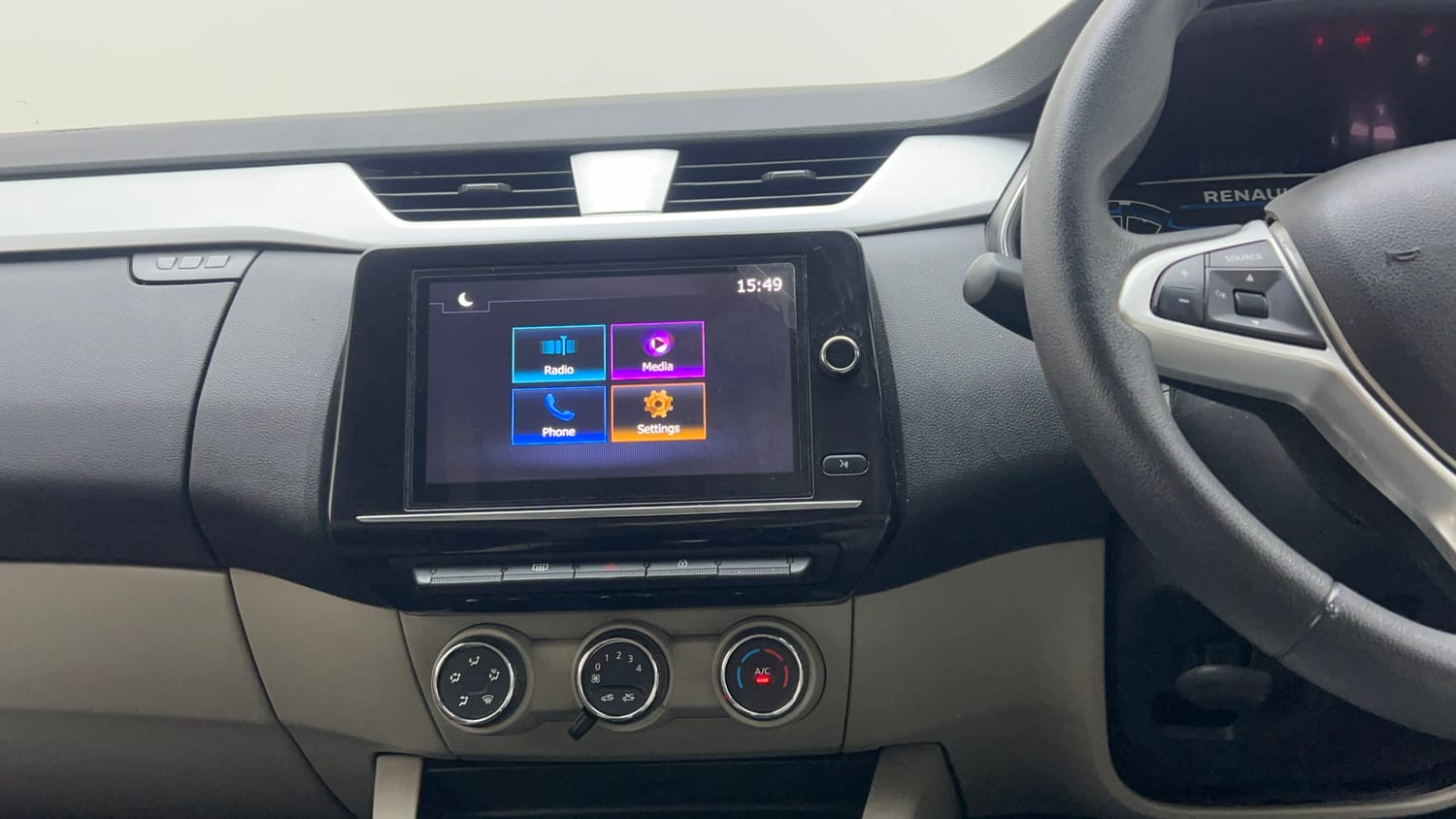 Used 2022 Renault Triber RXZ Petrol Automatic interior MUSIC SYSTEM & AC CONTROL VIEW