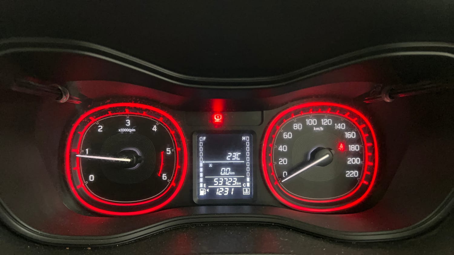 Used 2018 Maruti Suzuki Vitara Brezza [2016-2020] ZDi Diesel Manual interior CLUSTERMETER VIEW