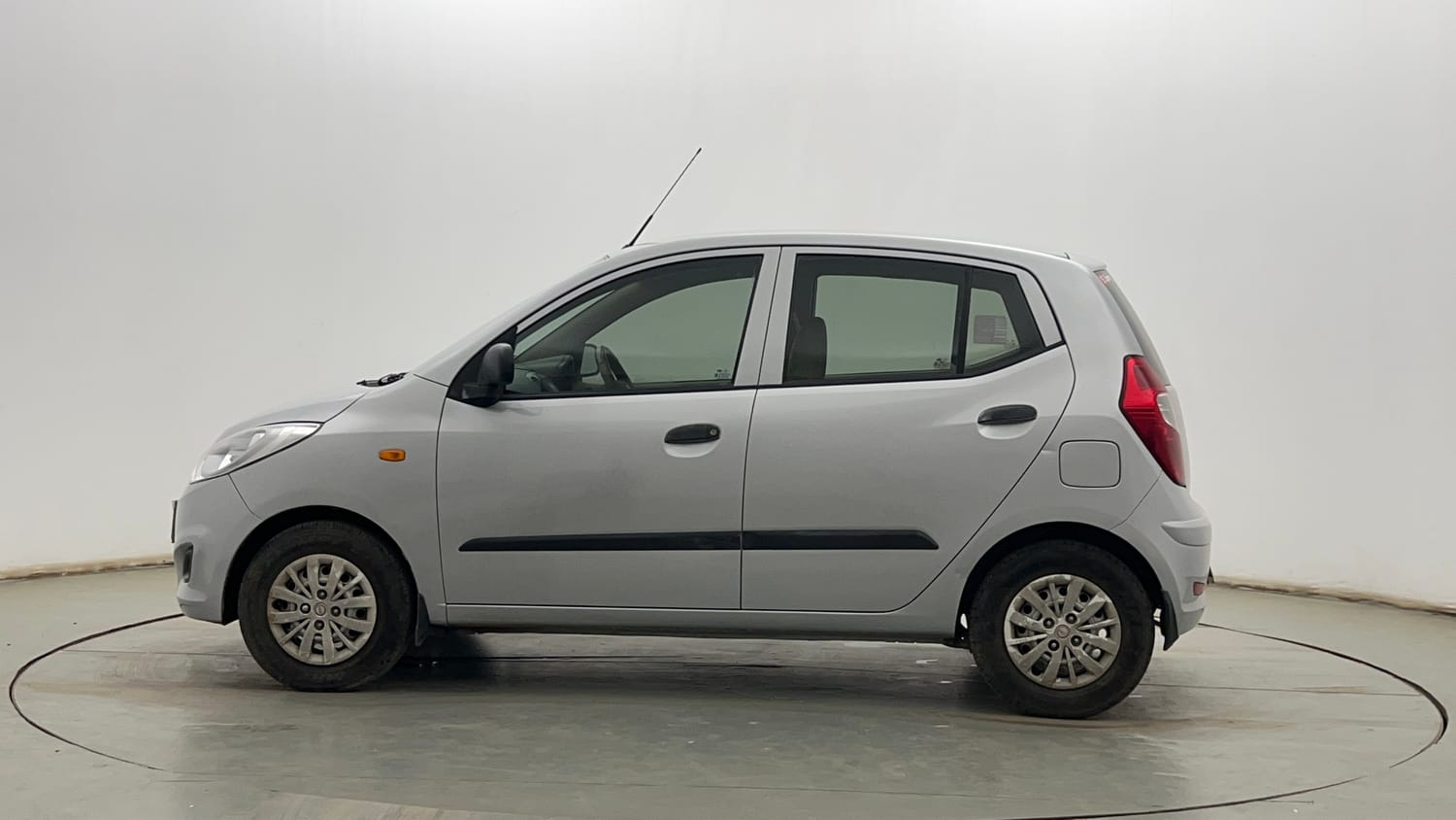 Used 2015 Hyundai i10 Magna 1.1 iRDE2 Petrol Manual exterior LEFT SIDE VIEW