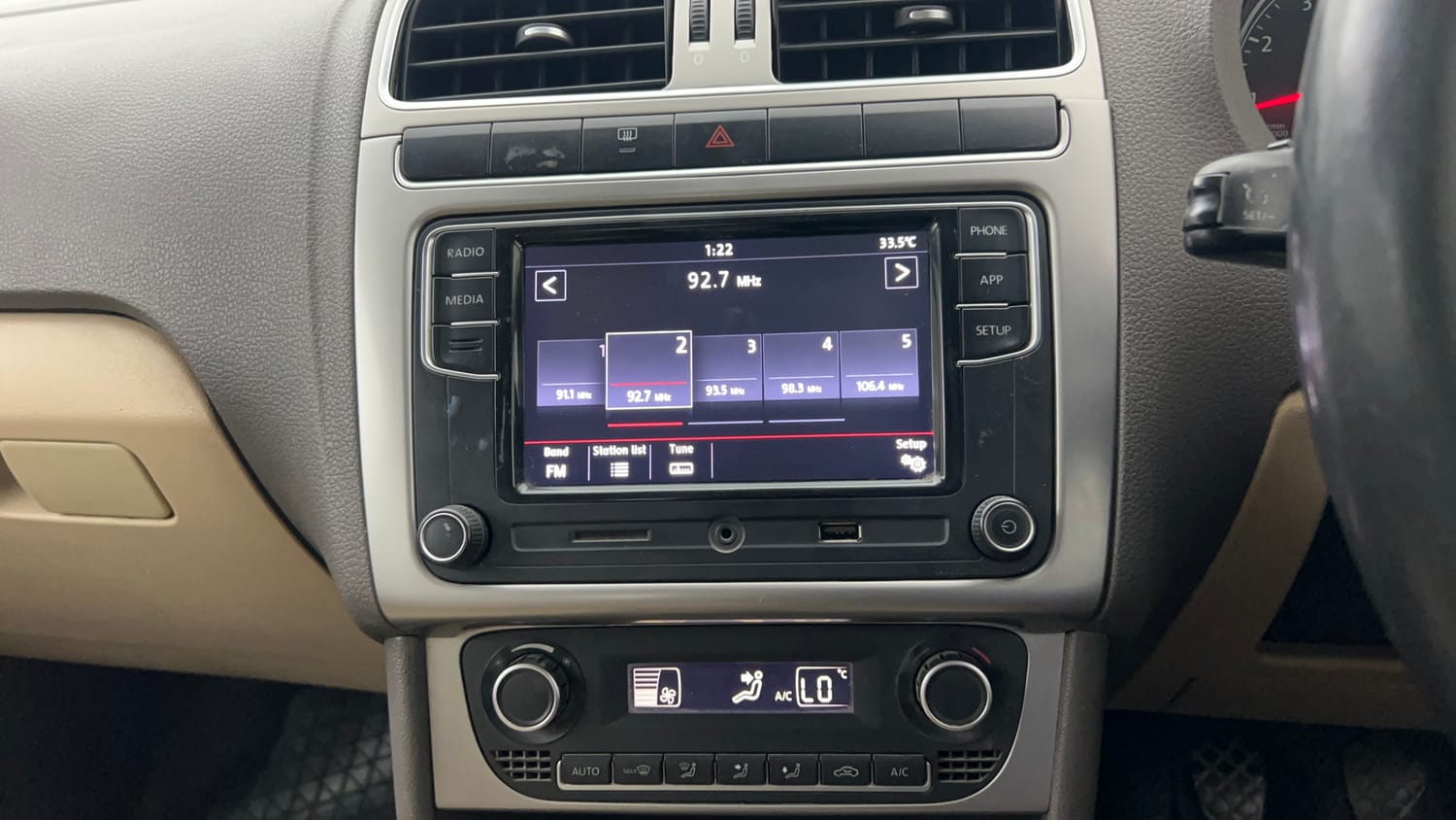 Used 2018 Volkswagen Vento Highline 1.6 (P) Petrol Manual interior MUSIC SYSTEM & AC CONTROL VIEW