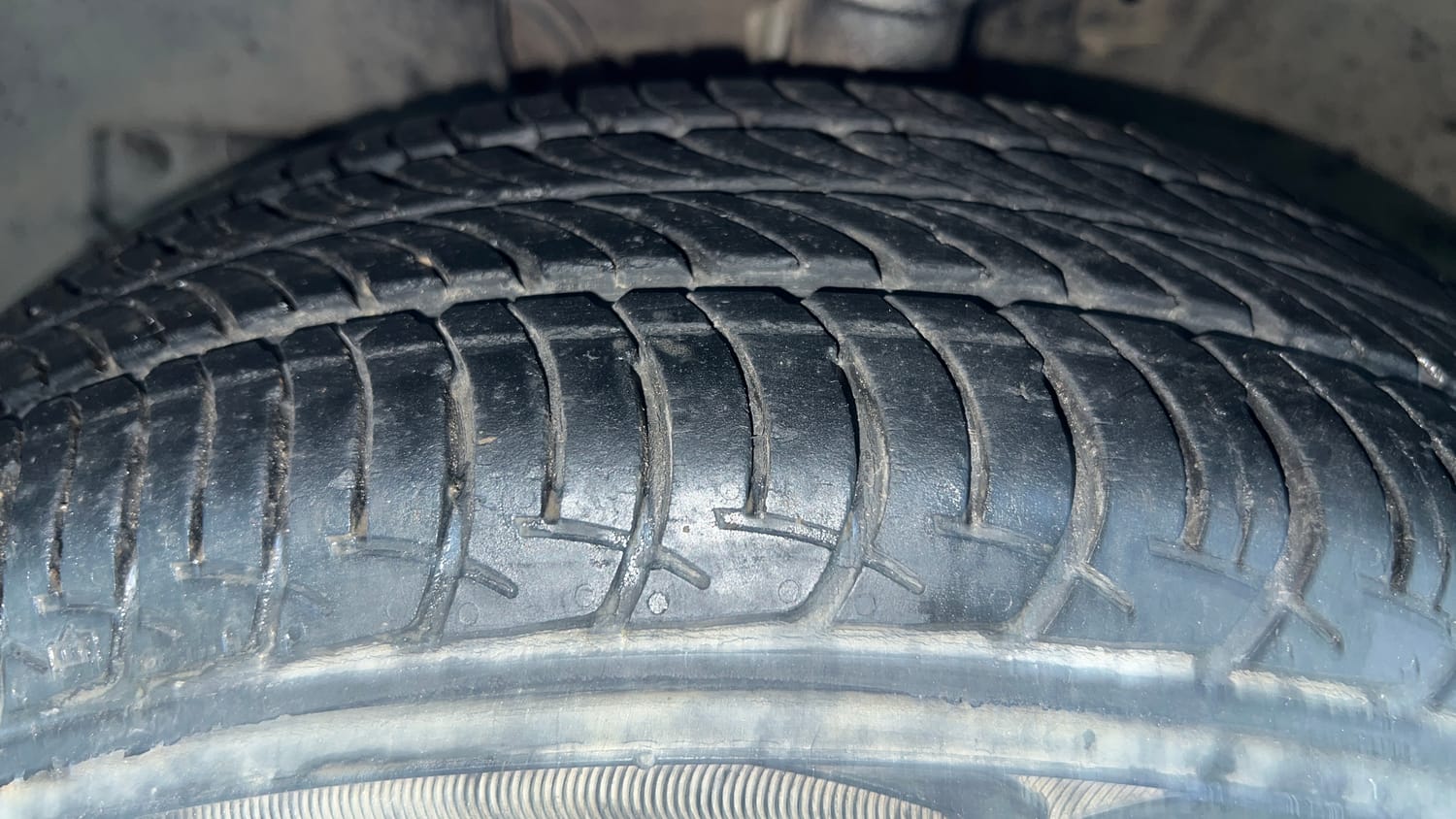 Used 2019 Maruti Suzuki Wagon R VXi 1.0 Petrol Manual tyres LEFT FRONT TYRE TREAD VIEW