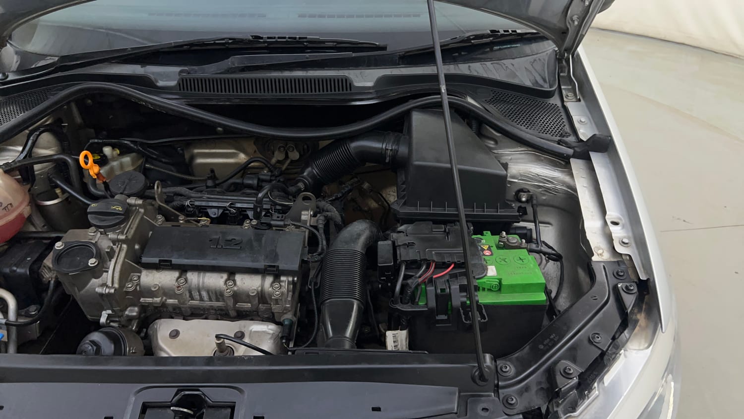 Used 2014 Volkswagen Polo Comfortline 1.2L (P) Petrol Manual engine ENGINE LEFT SIDE HINGE & APRON VIEW