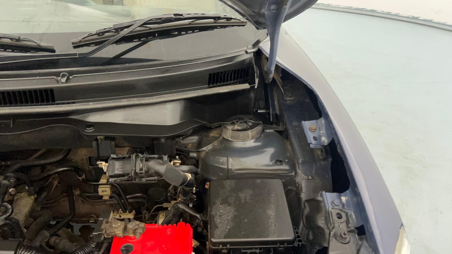 Used 2017 Maruti Suzuki Dzire ZXi Petrol Manual engine ENGINE LEFT SIDE HINGE & APRON VIEW