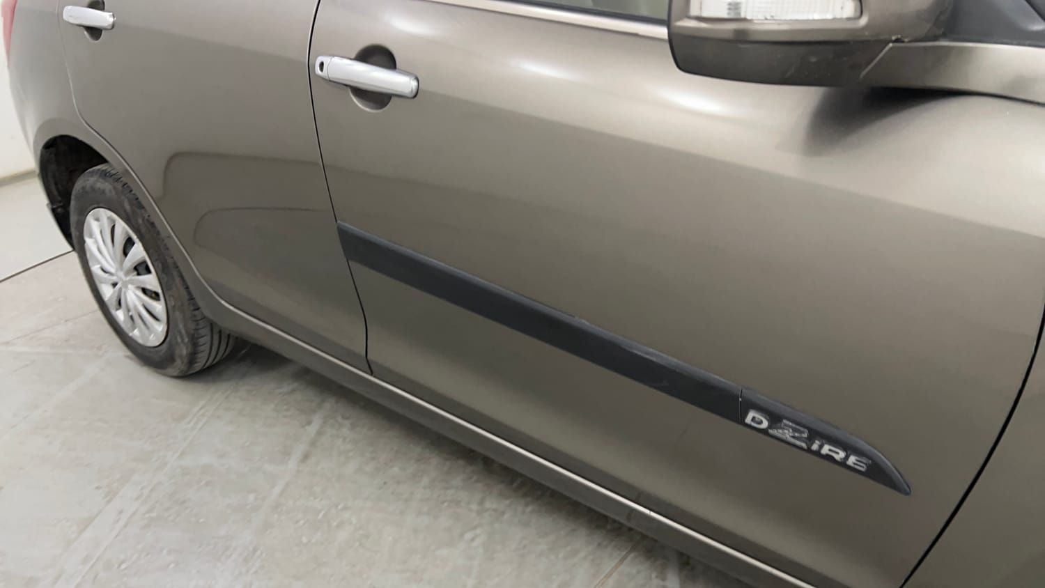 Used 2015 Maruti Suzuki Swift Dzire VXI Petrol Manual dents MINOR SCRATCH