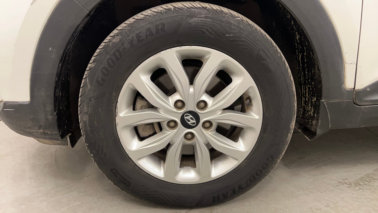 Used 2019 Hyundai Creta S 1.6 AT CRDi Diesel Automatic tyres LEFT FRONT TYRE RIM VIEW