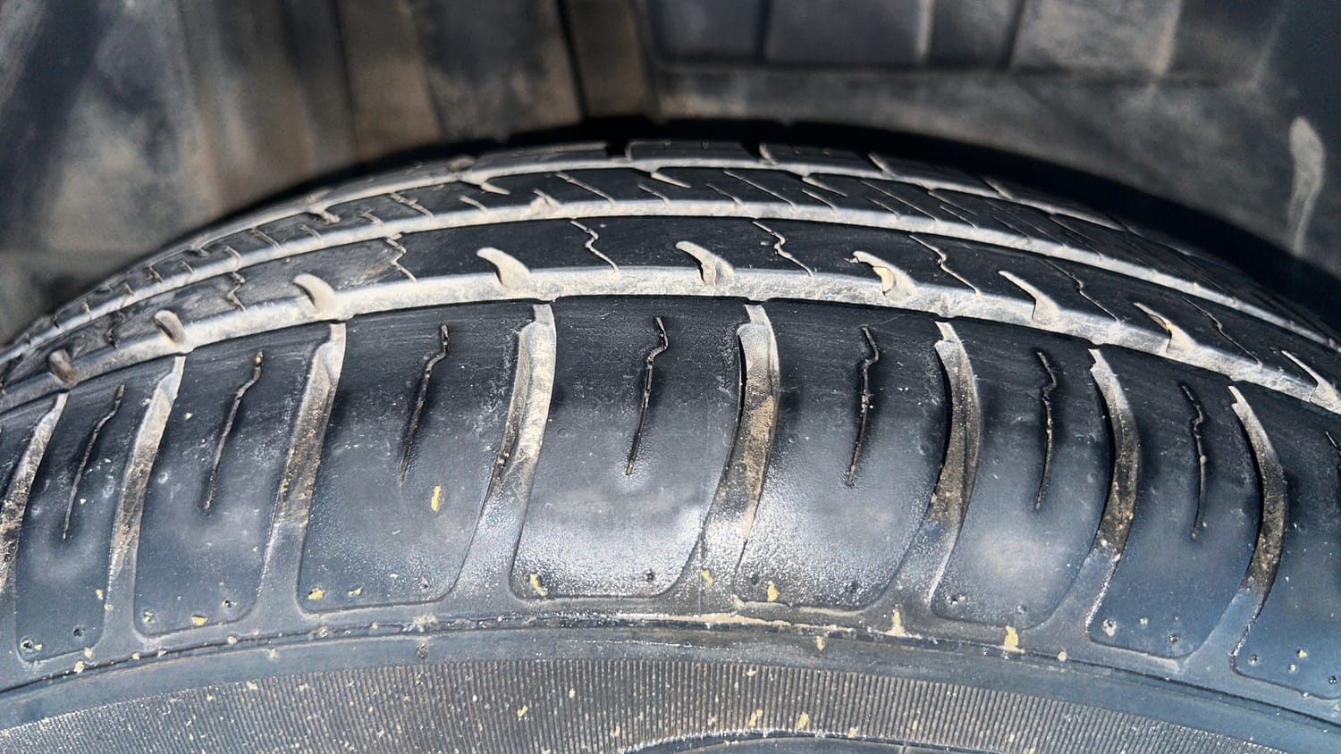 Used 2019 Maruti Suzuki Dzire VXi AMT Petrol Automatic tyres RIGHT REAR TYRE TREAD VIEW