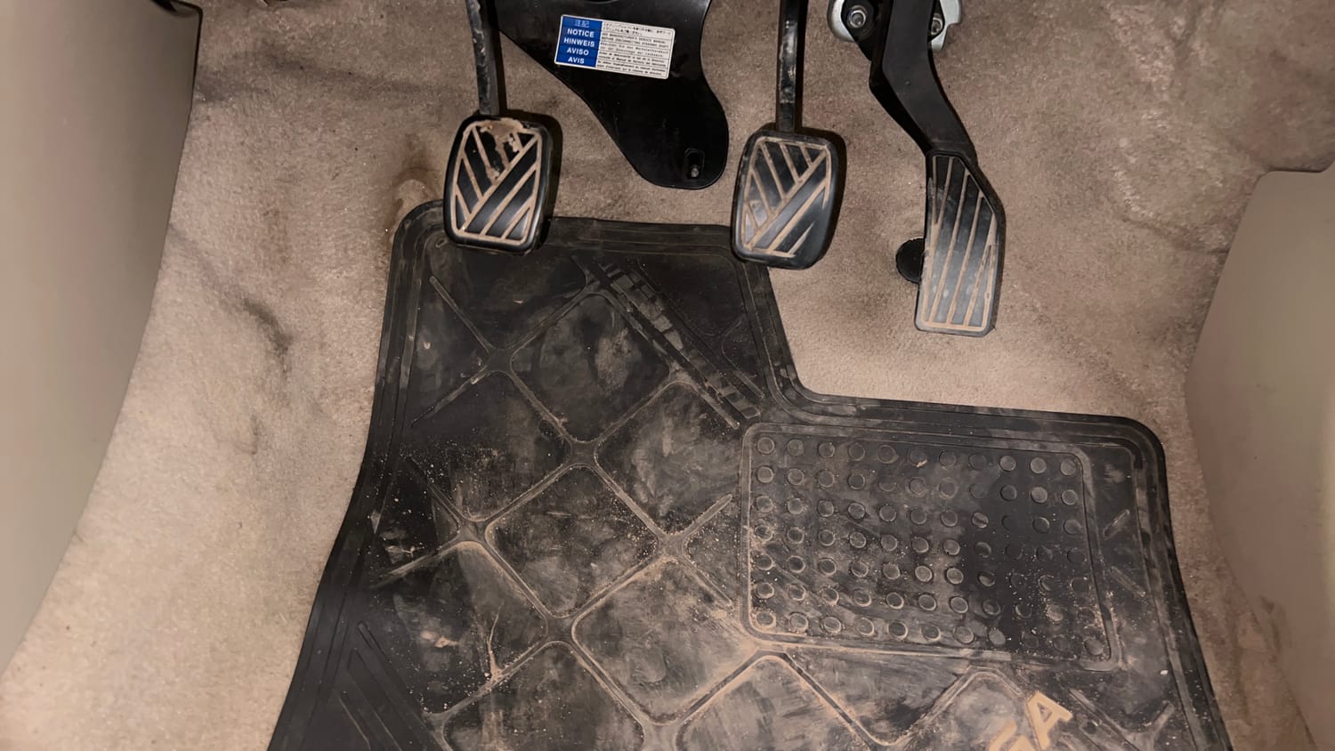 Used 2014 Maruti Suzuki Ertiga ZXi Petrol Manual interior PEDALS VIEW