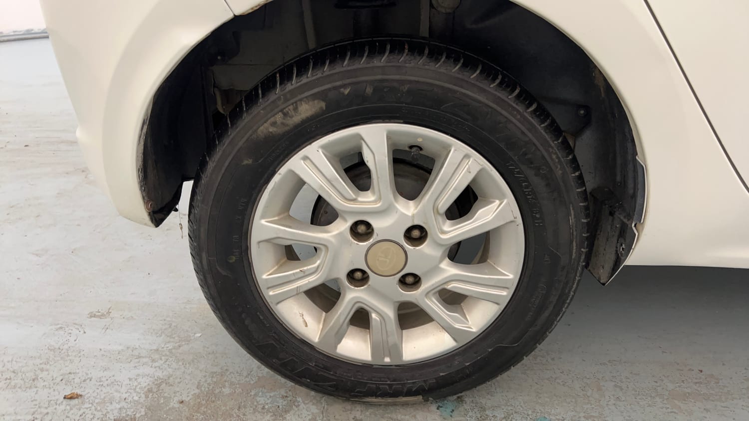 Used 2018 Tata Tiago Revotron XZ Plus Petrol Manual tyres RIGHT REAR TYRE RIM VIEW