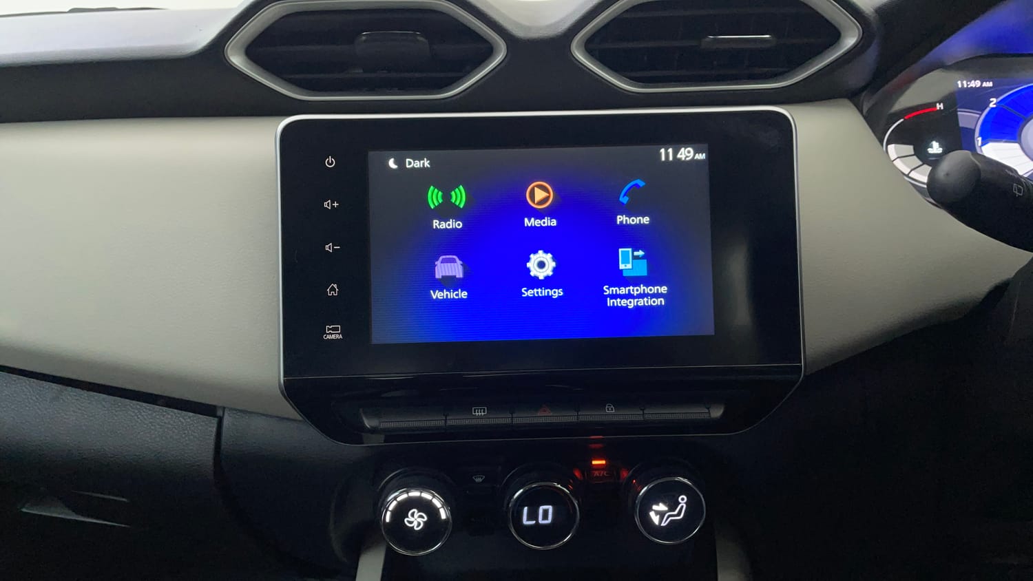 Used 2023 Nissan Magnite XV Petrol Manual interior MUSIC SYSTEM & AC CONTROL VIEW