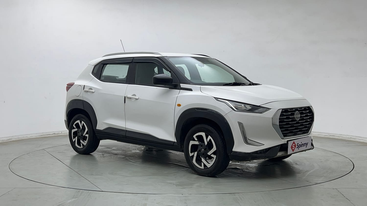 Used 2022 Nissan Magnite XE Petrol Manual exterior RIGHT FRONT CORNER VIEW