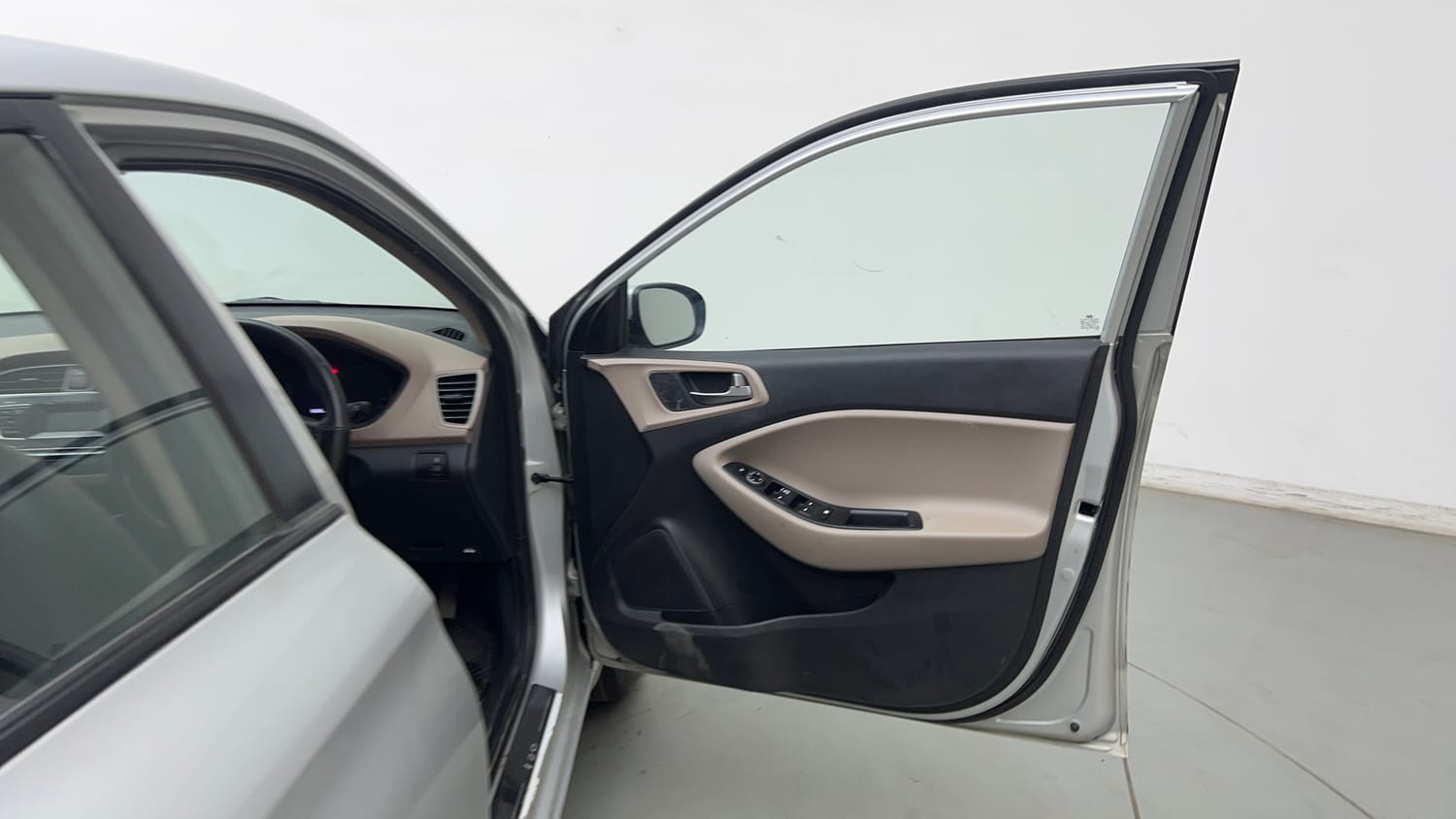 Used 2018 Hyundai Elite i20 Sportz 1.2 Petrol Manual interior RIGHT FRONT DOOR OPEN VIEW