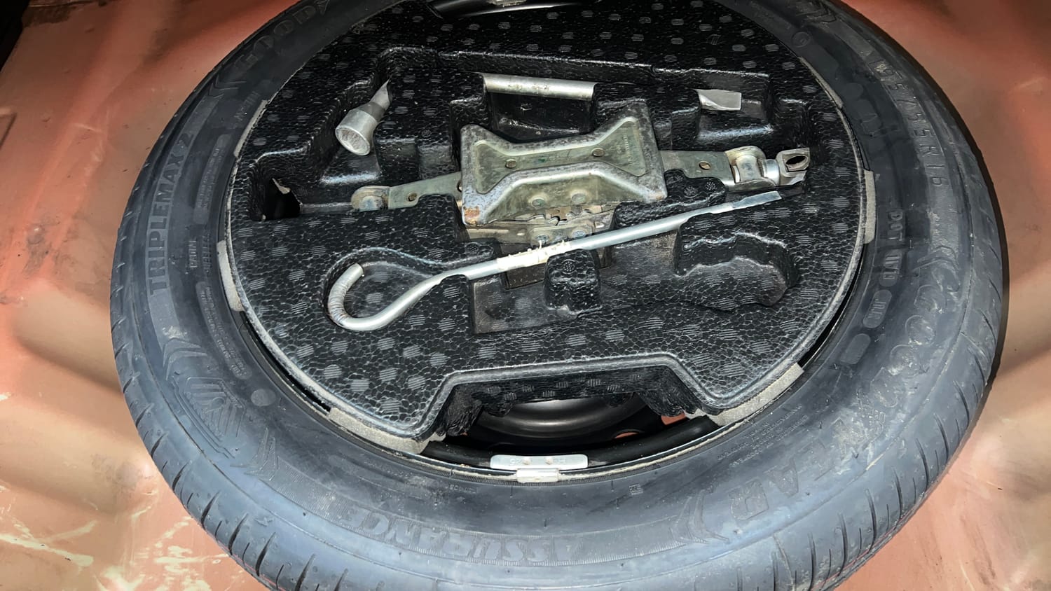 Used 2018 Maruti Suzuki Vitara Brezza [2016-2020] VDi Diesel Manual tyres SPARE TYRE VIEW