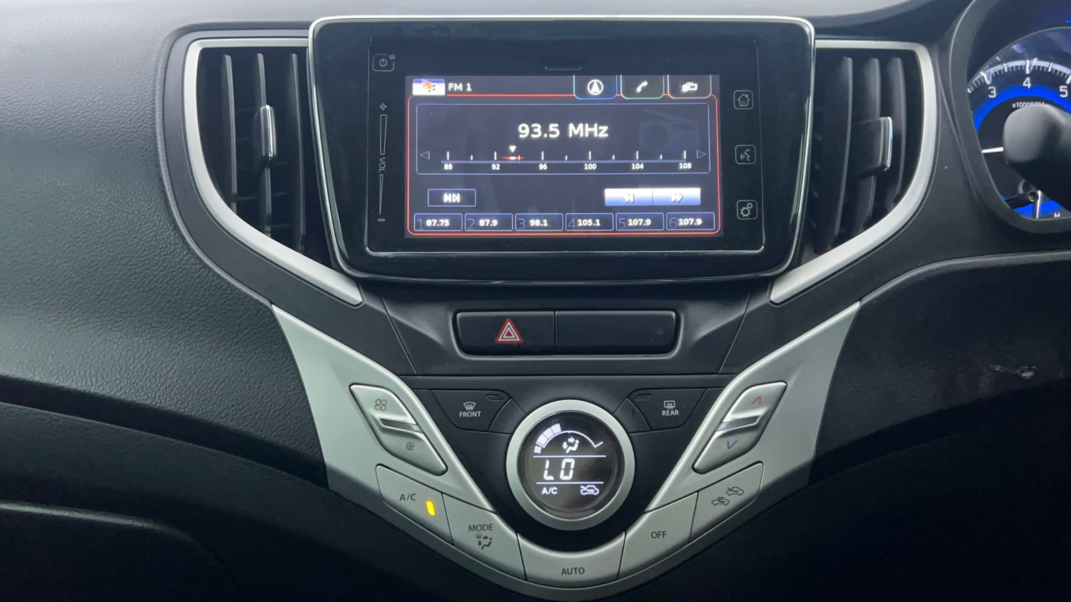 Used 2018 Maruti Suzuki Baleno Alpha 1.2 Petrol Manual interior MUSIC SYSTEM & AC CONTROL VIEW