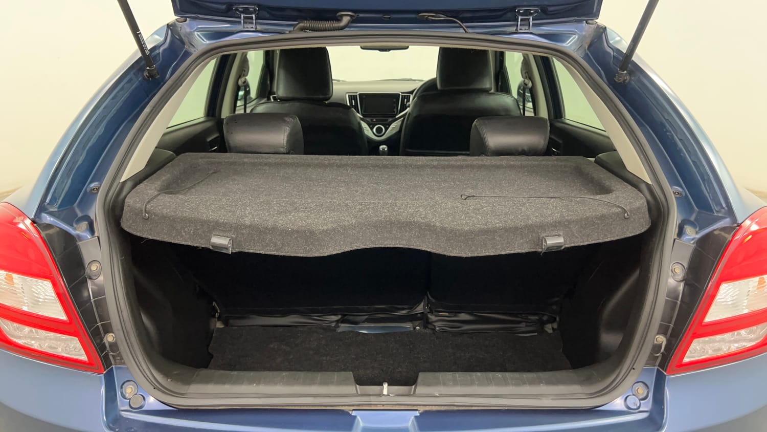 Used 2017 Maruti Suzuki Baleno Alpha 1.2 Petrol Manual interior DICKY INSIDE VIEW