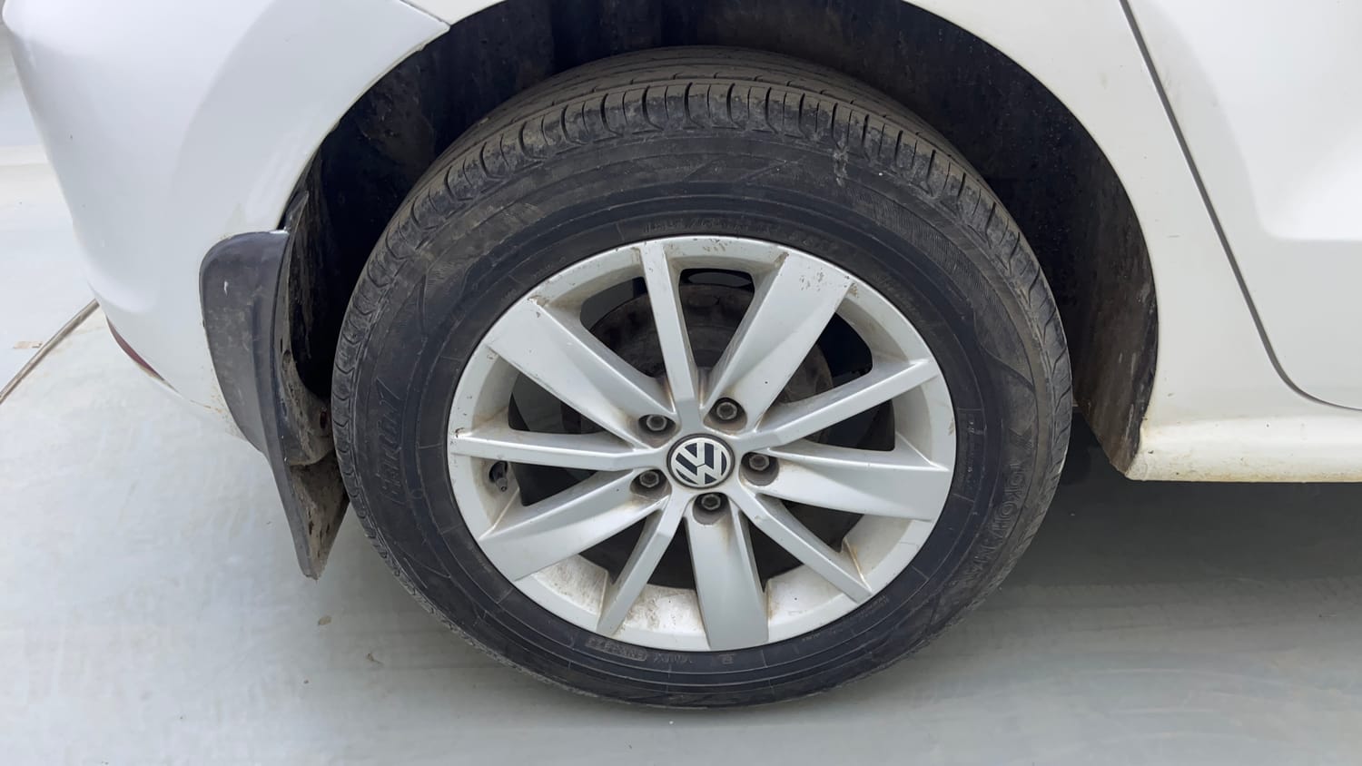 Used 2017 Volkswagen Polo Highline1.5L (D) Diesel Manual tyres RIGHT REAR TYRE RIM VIEW