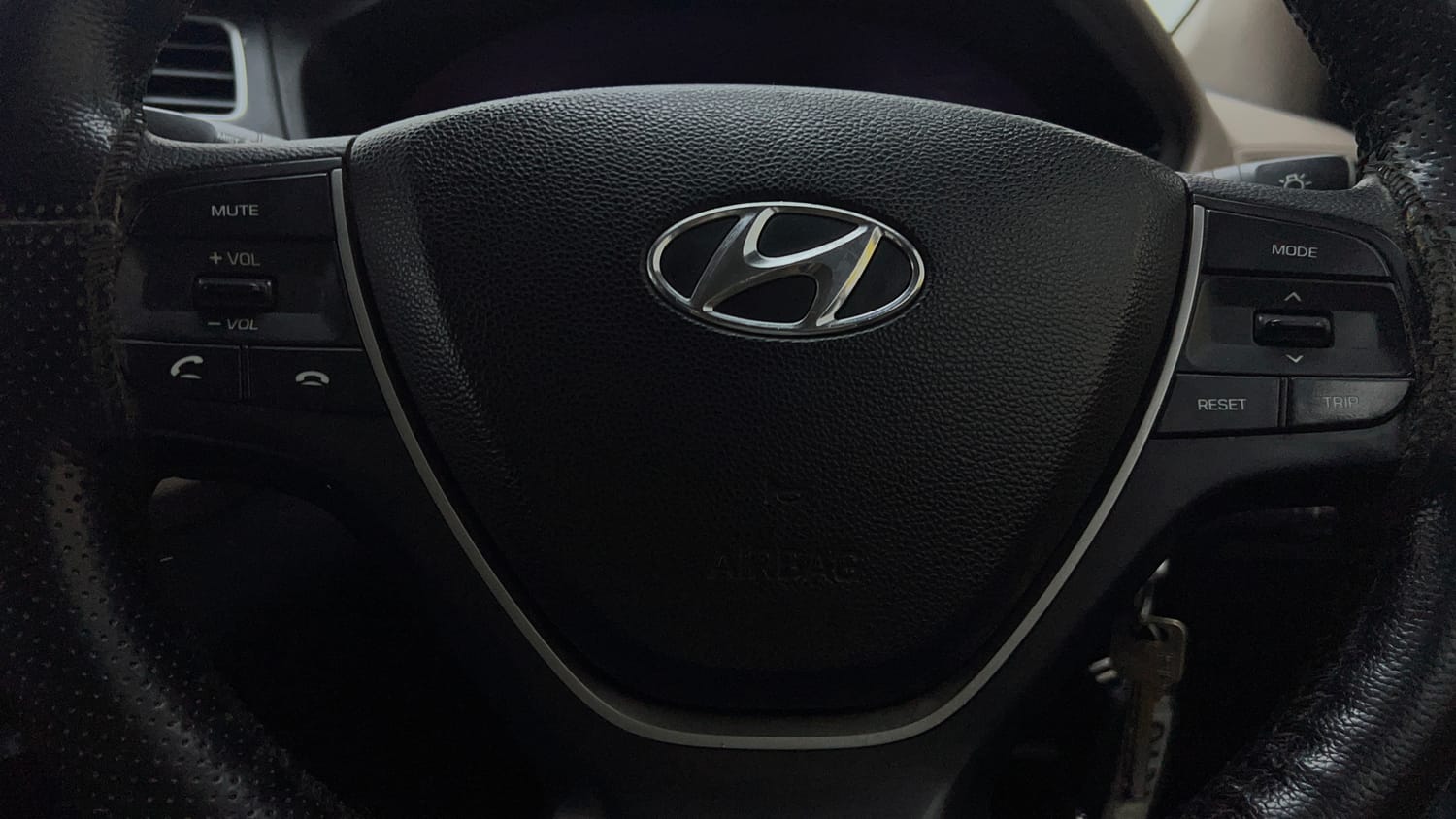 Used 2018 Hyundai Elite i20 Sportz 1.2 Petrol Manual top_features Airbags