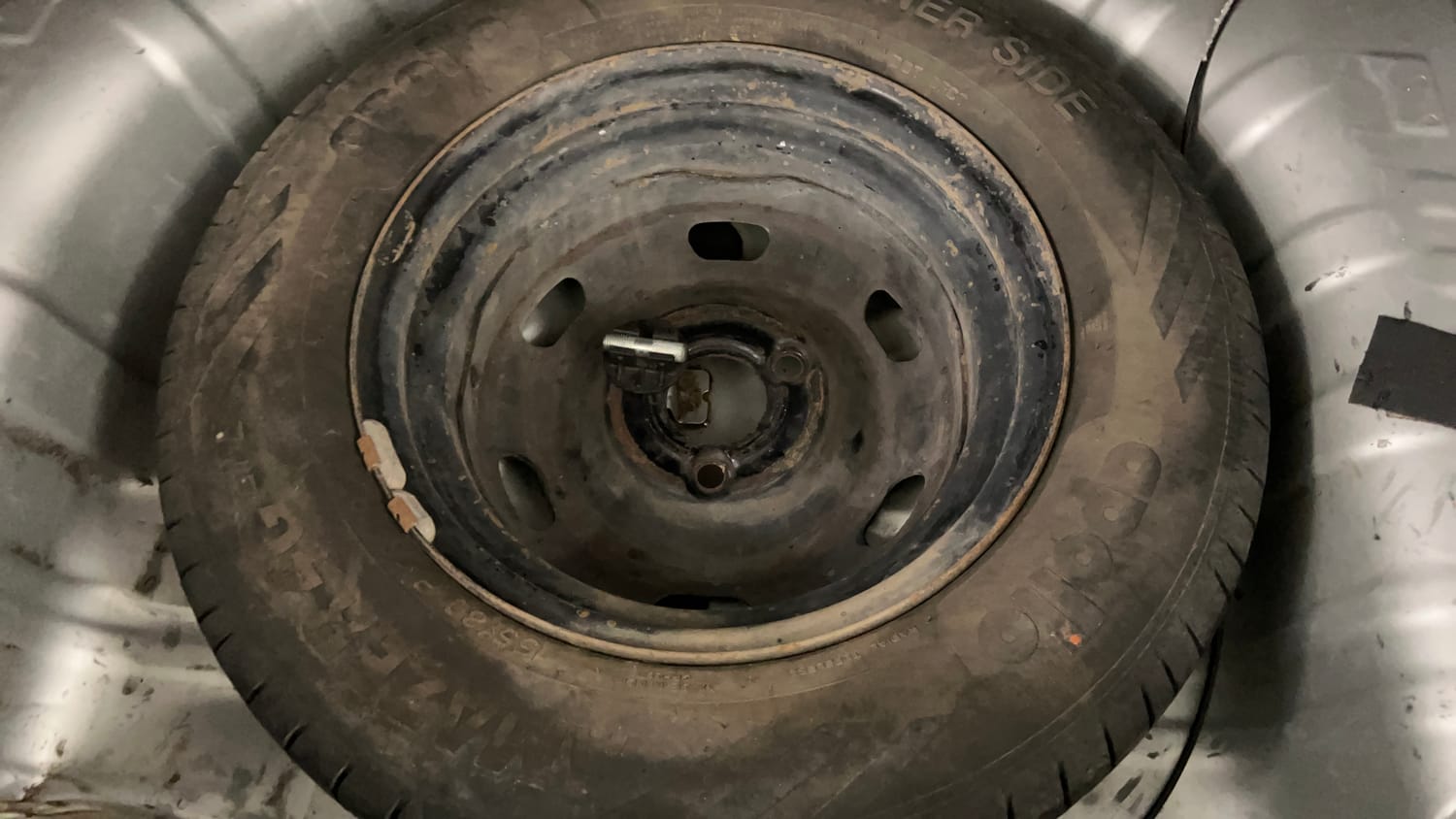 Used 2016 Renault Kwid RXT Opt Petrol Manual tyres SPARE TYRE VIEW