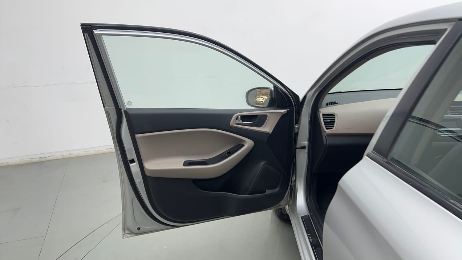 Used 2018 Hyundai Elite i20 Sportz 1.2 Petrol Manual interior LEFT FRONT DOOR OPEN VIEW