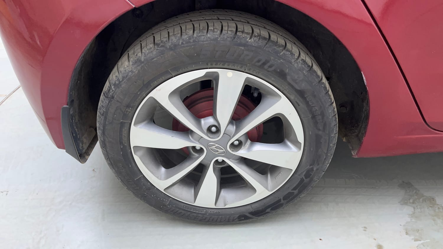 Used 2017 Hyundai Elite i20 Asta 1.2 Dual Tone Petrol Manual tyres RIGHT REAR TYRE RIM VIEW