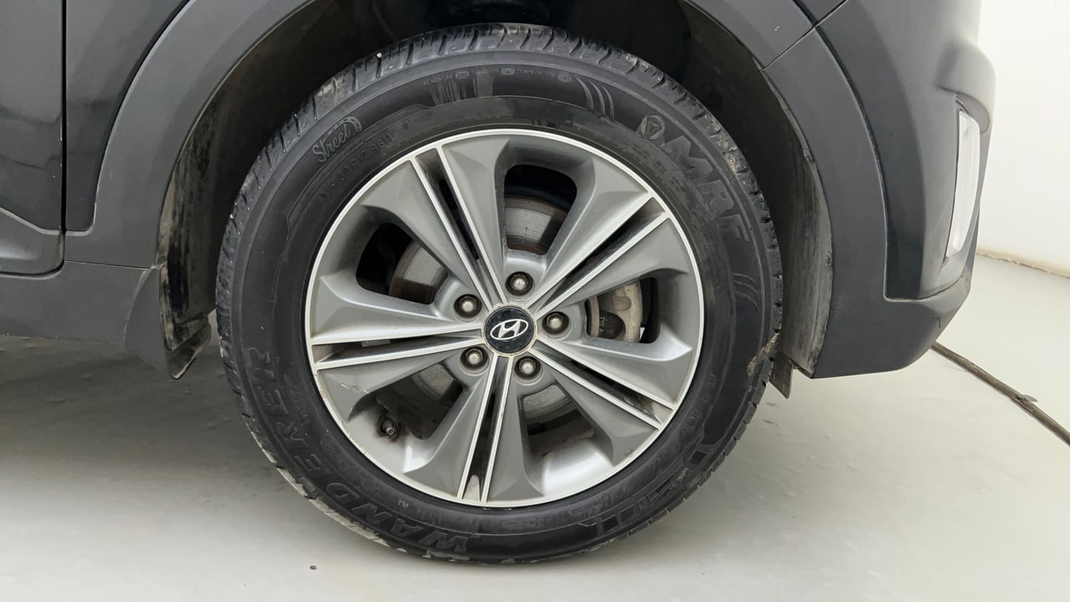 Used 2017 Hyundai Creta 1.6 SX Plus AT Petrol Petrol Automatic tyres RIGHT FRONT TYRE RIM VIEW