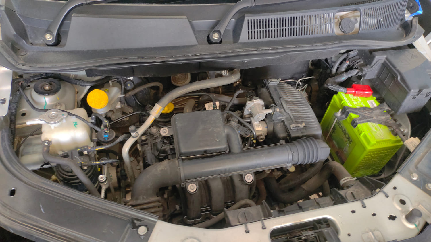 Used 2021 Renault Kiger RXT MT Petrol Manual engine ENGINE RIGHT SIDE VIEW