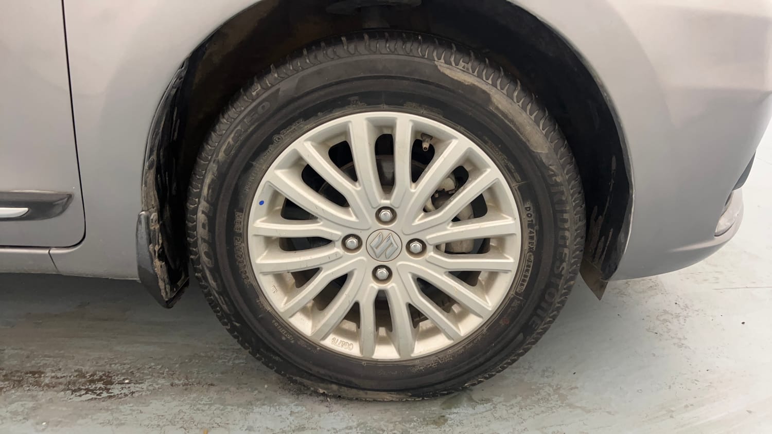 Used 2020 Maruti Suzuki Dzire ZXi Petrol Manual tyres RIGHT FRONT TYRE RIM VIEW