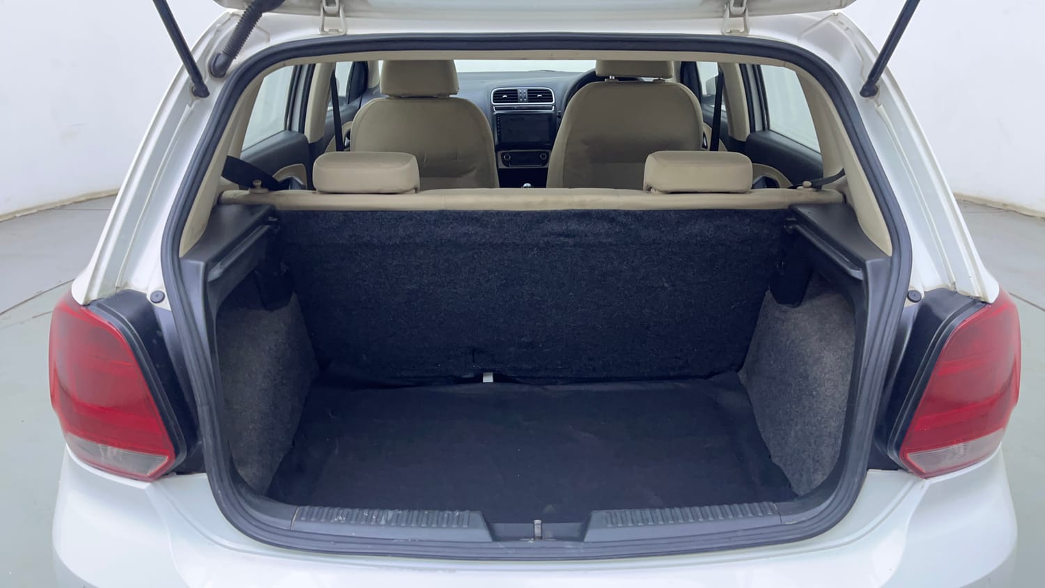 Used 2017 Volkswagen Polo Highline1.5L (D) Diesel Manual interior DICKY INSIDE VIEW
